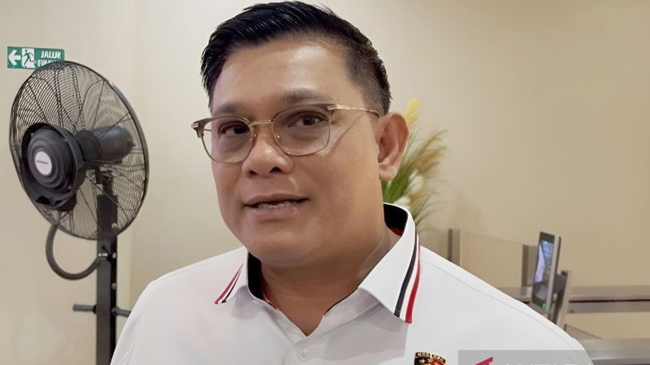 Bareskrim Polri menahan tersangka MY, mantan Direktur PT DSI, terkait kasus penipuan dan tindak pidana pencucian uang (TPPU) dalam skema Dana Syariah Indonesia yang merugikan hingga Rp2,4 triliun. Simak detail penahanan dan modus operandi kejahatan ini.