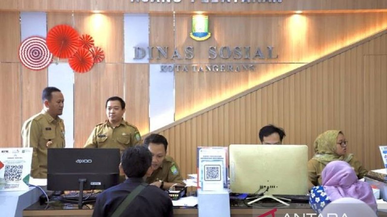 Masyarakat Tangerang kini bisa cek status kepesertaan PBI-JKN dengan mudah melalui hotline resmi Pemkot Tangerang, memangkas antrean dan waktu tunggu yang tidak efektif.