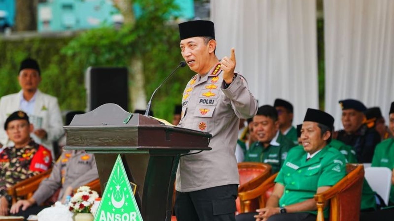 Kapolri Jenderal Listyo Sigit Prabowo mendorong **Sinergi Polri GP Ansor Banser** untuk menjaga keamanan dan ketertiban masyarakat serta menyukseskan program pemerintah di tengah tantangan global yang tidak menentu.