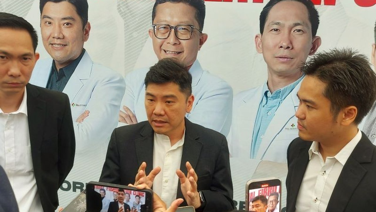 Atrial fibrilasi adalah gangguan irama jantung paling umum yang sering tidak menimbulkan gejala, namun berpotensi memicu stroke dan gagal jantung. Kenali lebih dalam bahayanya dan pentingnya penanganan atrial fibrilasi.