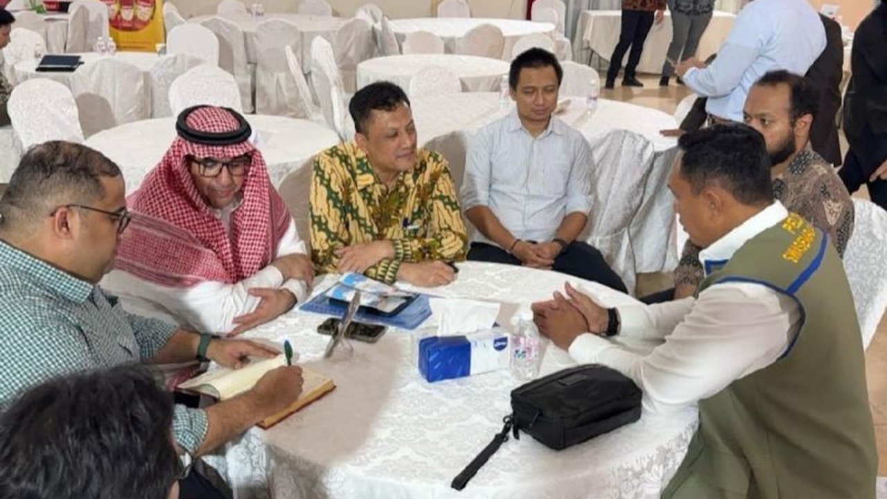 Perum Bulog gencar tawarkan Beras Haji Nusantara kepada importir di Arab Saudi, membuka peluang besar bagi produk pangan Indonesia di pasar internasional untuk kebutuhan jamaah haji dan umrah. Simak potensi ekspor beras premium ini!