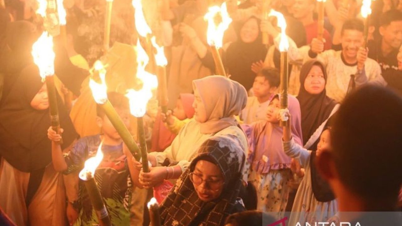 Pemkab Bangka Barat mengajak masyarakat melestarikan nilai-nilai luhur Tradisi 3.000 Culok di Kampung Dayabaru, Mentok, sebagai sukacita menyambut Ramadan.
