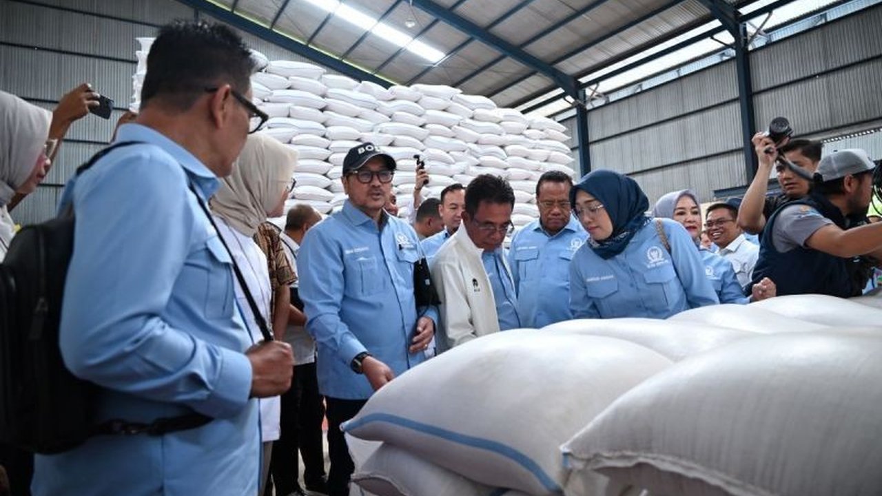 Anggota DPR RI memastikan stok beras nasional aman menjelang Ramadan dan Idul Fitri, mencapai rekor tertinggi. Namun, pemerintah diminta antisipasi cuaca ekstrem yang dapat mengganggu distribusi.