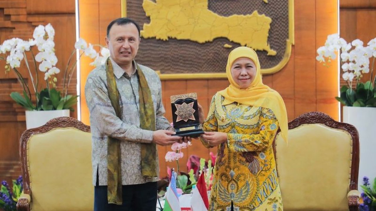 Pemerintah Provinsi Jawa Timur tengah menjajaki kerja sama sister province dengan Samarkand, Uzbekistan, untuk memperkuat hubungan bilateral di sektor perdagangan, pendidikan, budaya, dan jaringan masyarakat.
