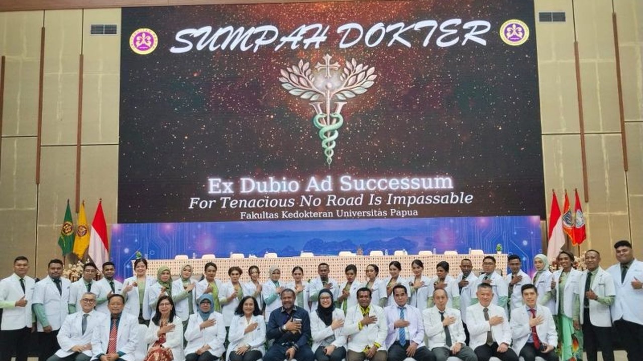 Universitas Papua (Unipa) kembali mencetak 25 Dokter Baru, menambah kekuatan layanan kesehatan di Tanah Papua dan seluruh Indonesia, sekaligus memotivasi putra-putri daerah.