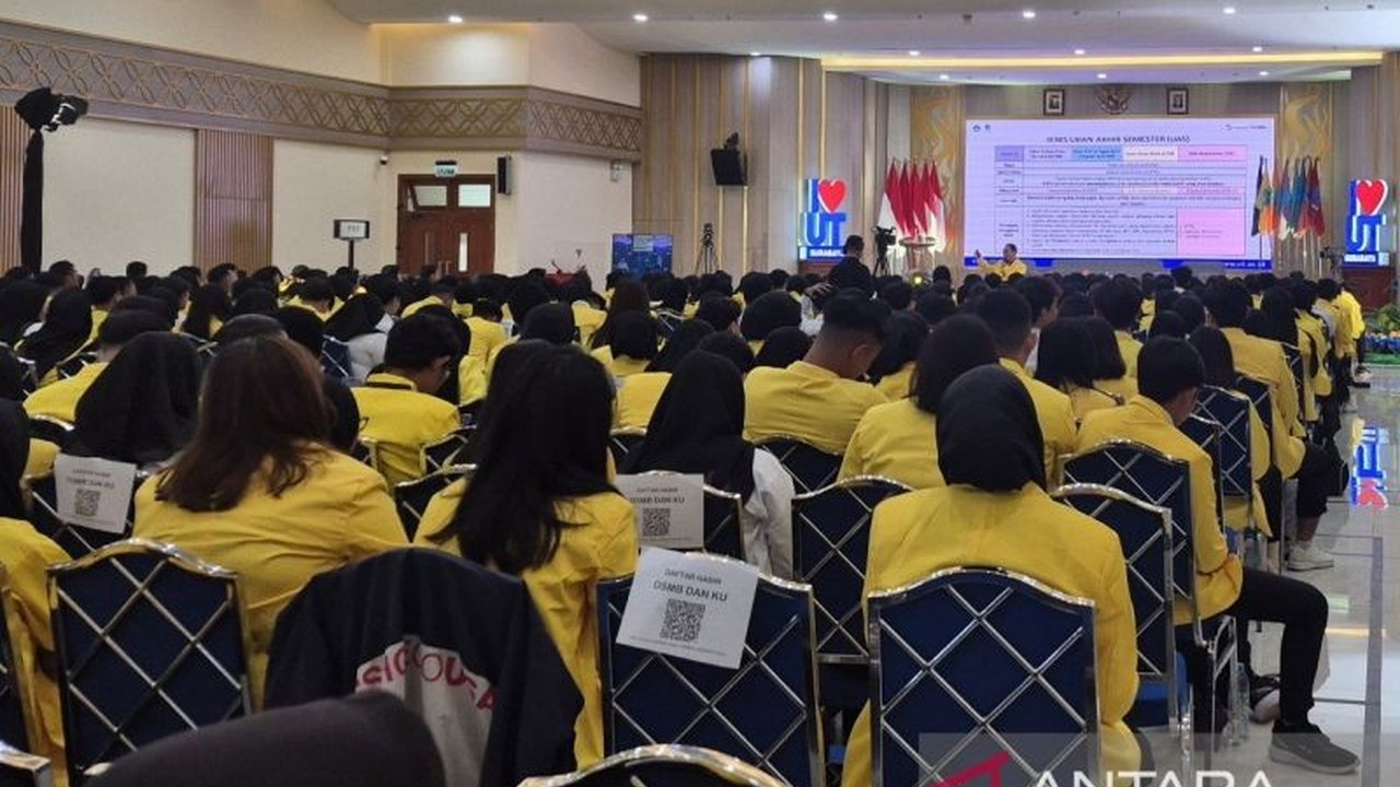 Universitas Terbuka (UT) Surabaya intensifkan program Pendampingan Mahasiswa UT Surabaya melalui LPKBJJ untuk 5.000 mahasiswa baru, memastikan mereka sukses menuntaskan studi jarak jauh tepat waktu.