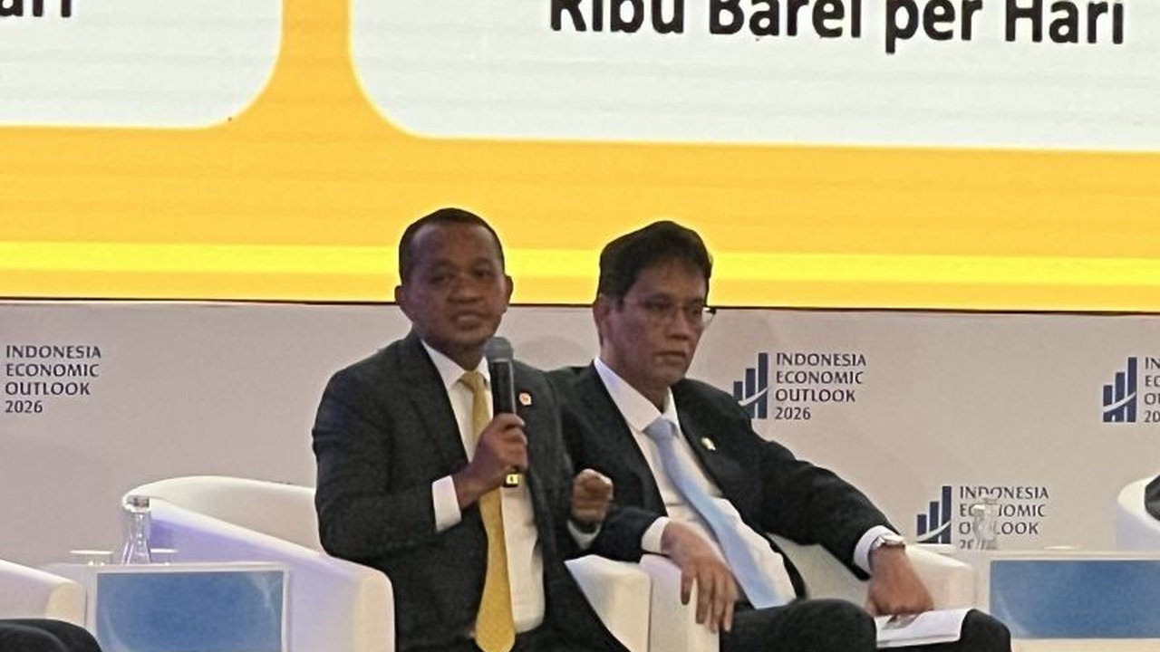 Menteri Energi dan Sumber Daya Mineral (ESDM) Bahlil Lahadalia serius mengkaji penambahan jenis komoditas tambang yang dilarang ekspor. Langkah strategis ini bertujuan menggenjot hilirisasi tambang dan investasi dalam negeri, mengikuti jejak sukses nikel.