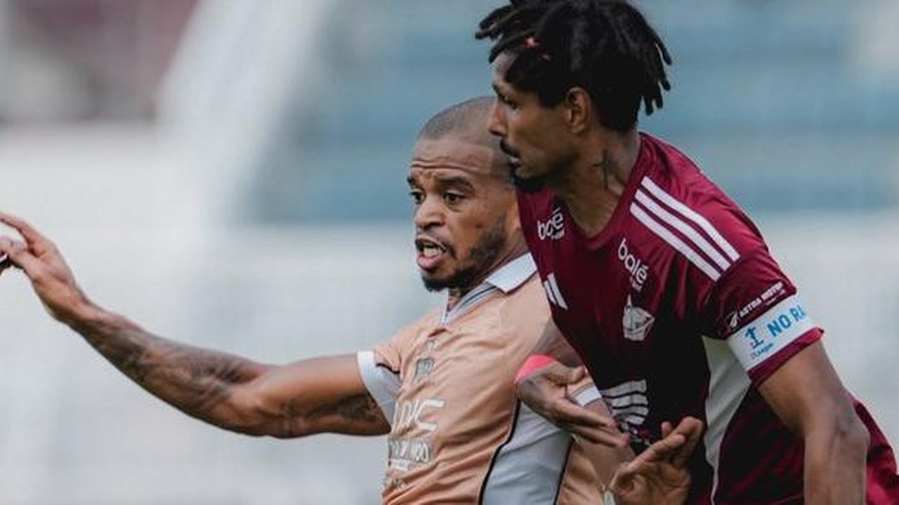 Alex Martins (kiri) ikut menyumbangkan gol saat Dewa United membungkam PSM Makassar di ajang BRI Super League hari Sabtu (14/02/2026) sore WIB. (X/Dewa United)