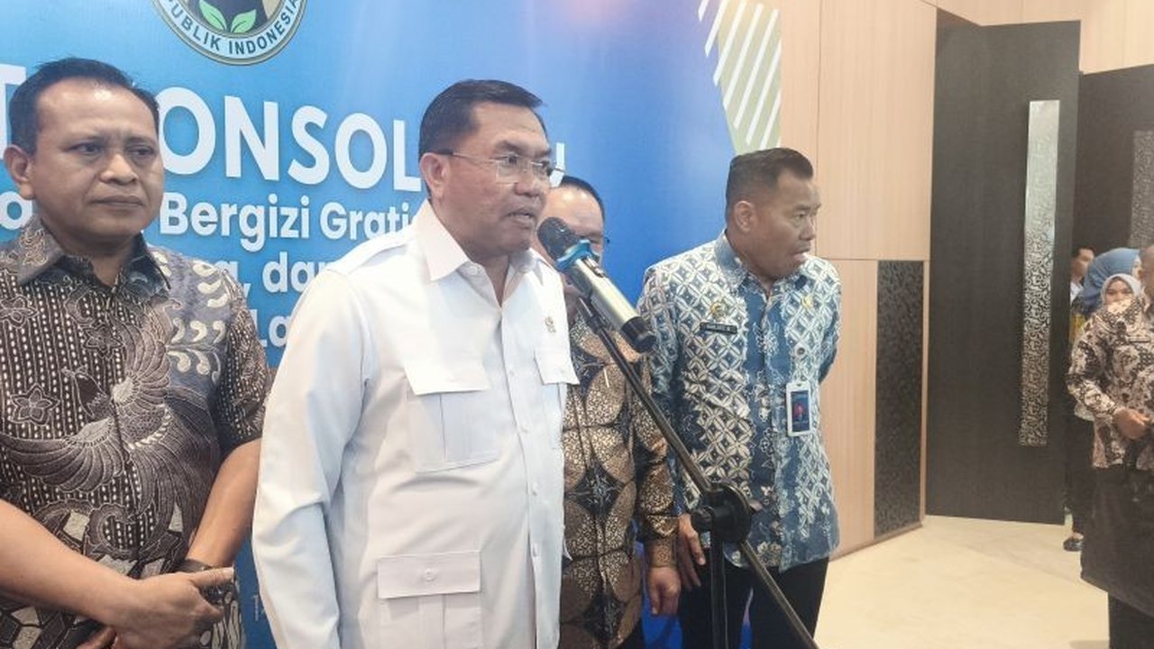 Badan Gizi Nasional (BGN) mencatat 40 Satuan Pelayanan Pemenuhan Gizi (SPPG) di Lampung telah menerima SP1 karena pelanggaran SOP SPPG Lampung. Ini menjadi peringatan awal untuk menjaga kualitas Program Makan Bergizi Gratis.
