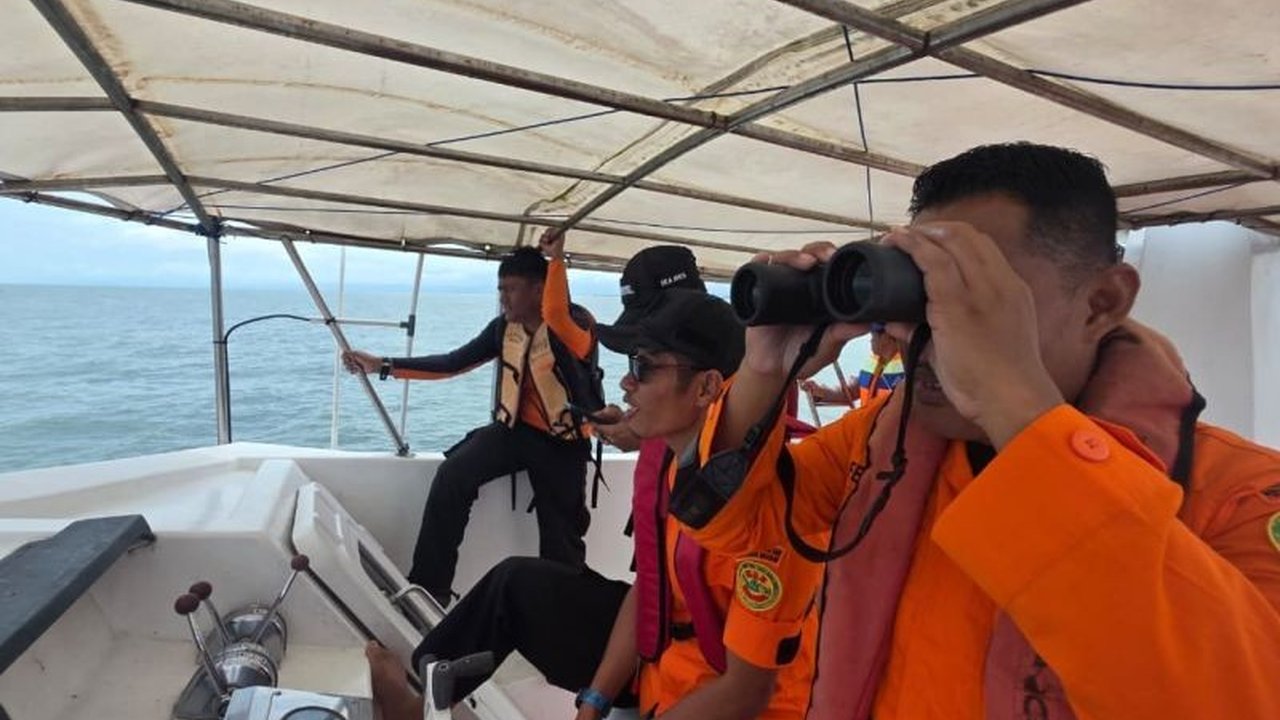 Operasi Pencarian Nelayan Hilang Makassar, Hery (34), di perairan New Port Makassar resmi dihentikan setelah tujuh hari. Basarnas mengimbau masyarakat tetap waspada dan melapor jika menemukan korban.
