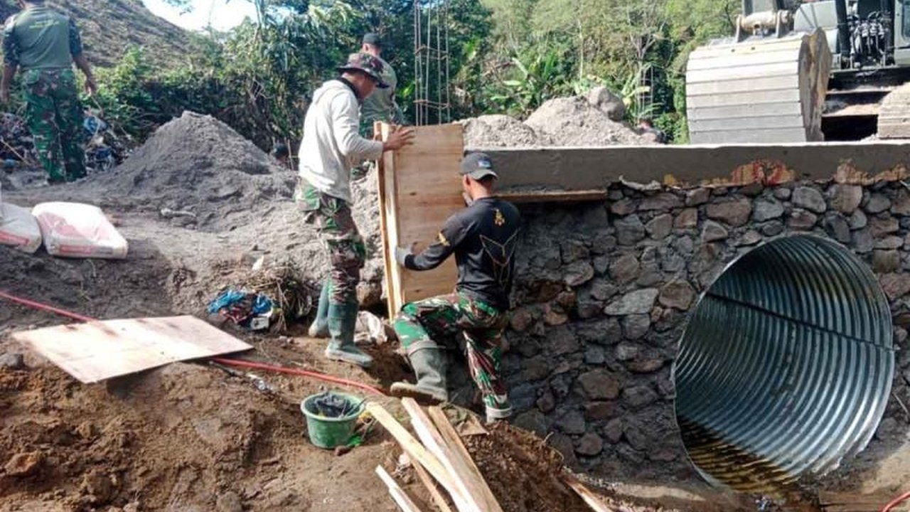 Satuan Tugas Penanggulangan Bencana Alam Kodam Iskandar Muda terus kebut **Pembangunan Jembatan Armco Bener Meriah** di Desa Tawar Bengi, Kecamatan Permata, Aceh. Proyek ini strategis untuk memulihkan infrastruktur dan mobilitas warga pascabencana hidrome