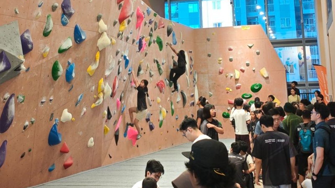 Kejuaraan panjat tebing SEA Boulder League (SEABL) 2026 resmi dimulai di Jakarta, menarik 180 atlet dari 13 negara dan menjadi ajang penting bagi pengembangan talenta bouldering di Indonesia.