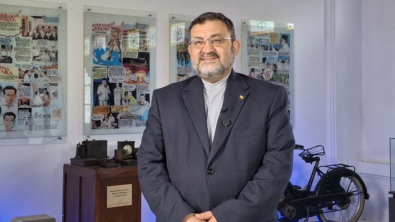 Duta Besar Iran menyoroti Peran Indonesia Iran Perdamaian Kawasan, menekankan pentingnya kerja sama untuk stabilitas regional dan dukungan terhadap Palestina, serta mendorong demokrasi sebagai solusi konflik.