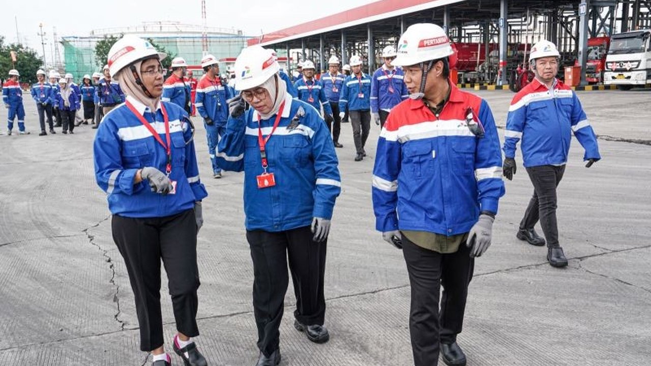 Pertamina Patra Niaga secara ketat menjalankan standar operasi di Integrated Terminal (IT) Jakarta, Plumpang, demi memastikan keandalan distribusi dan kualitas Bahan Bakar Minyak (BBM) yang optimal bagi masyarakat.
