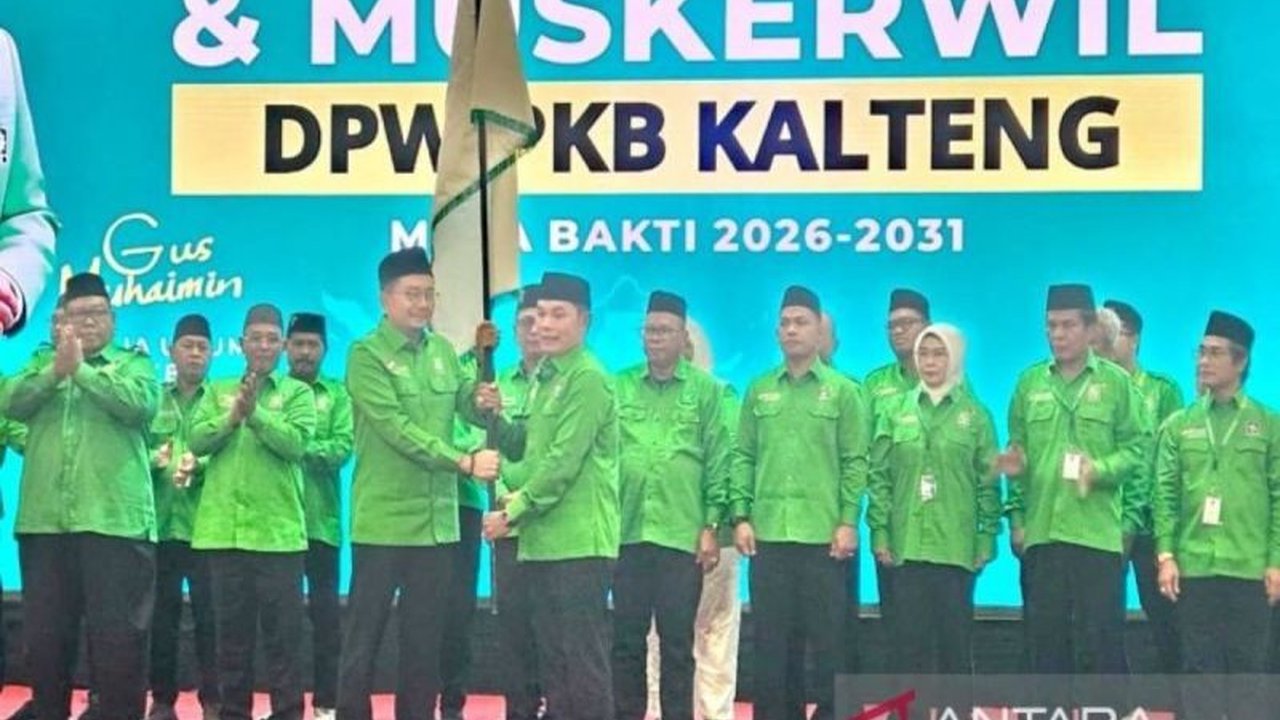 Ketua DPW PKB Kalteng, Rahmanto Muhidin, menegaskan komitmen PKB Kalteng abdikan diri sepenuhnya kepada masyarakat. Simak bagaimana partai ini mengusung 'politik kehadiran' untuk kesejahteraan warga.