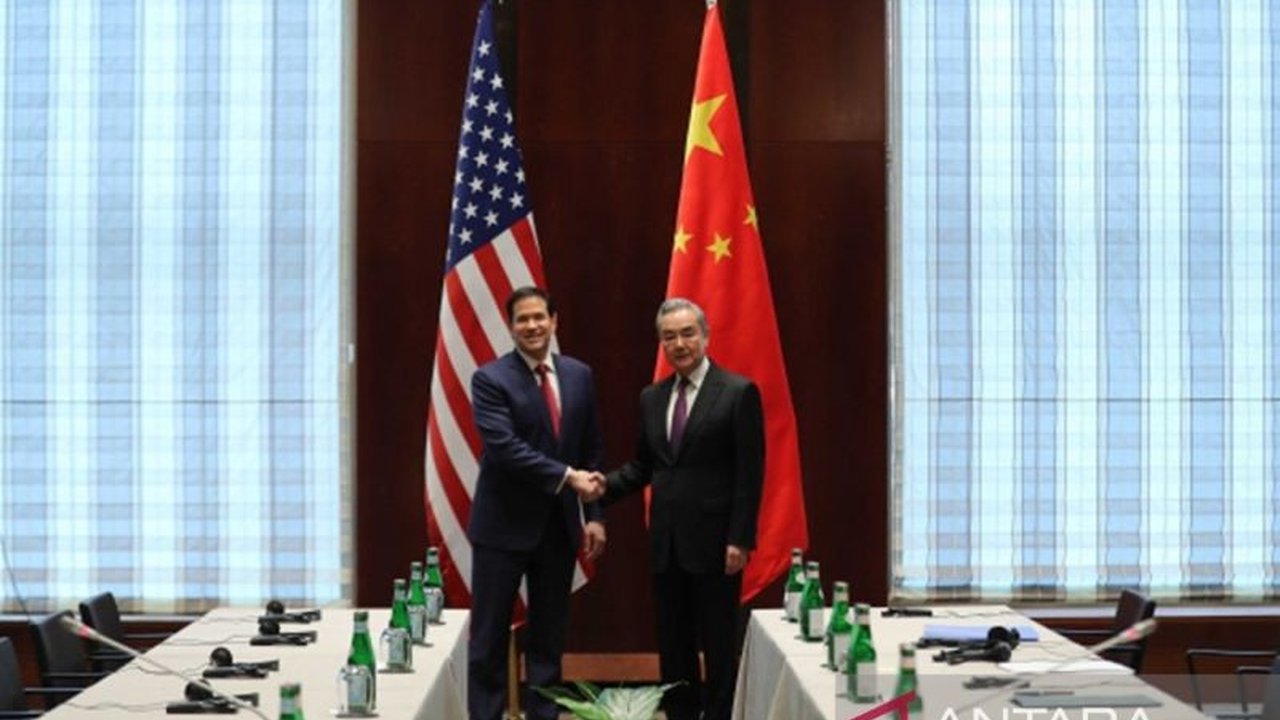 Menteri Luar Negeri China Wang Yi dan Menlu AS Marco Rubio membahas persiapan pertemuan Xi-Trump, menekankan bahwa dialog lebih baik daripada konfrontasi demi stabilitas Hubungan China-AS.