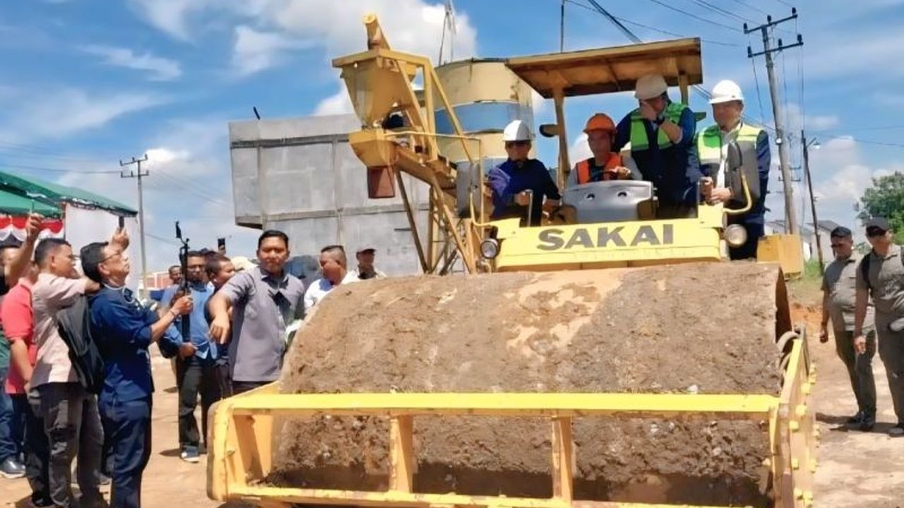 Pemerintah Kabupaten Ogan Komering Ulu (OKU) menetapkan perbaikan jalan cor beton Batukuning sebagai prioritas utama tahun ini, menyusul kondisi kerusakan parah yang membahayakan pengguna jalan.