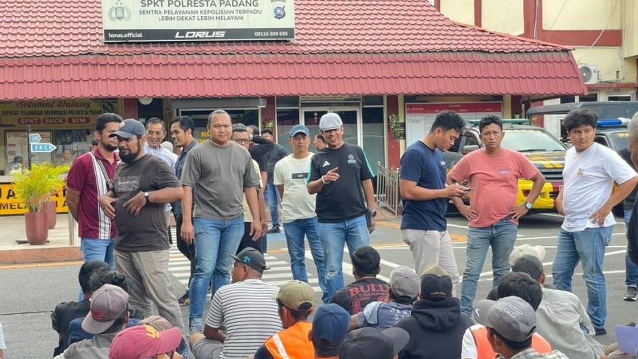 Polresta Padang intensifkan operasi Berantas Premanisme Padang di Pasar Raya jelang Ramadhan 2026, amankan puluhan pelaku dengan berbagai modus. Simak detail penindakannya.