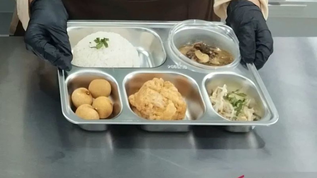 Pemerintah Kota Malang mengingatkan Satuan Pelayanan Pemenuhan Gizi (SPPG) agar membeli bahan baku sesuai Harga Eceran Tertinggi (HET) dan Harga Acuan Pembelian (HAP) Bapanas demi menjaga stabilitas harga pangan di pasar, terutama setelah ditemukan SPPG y