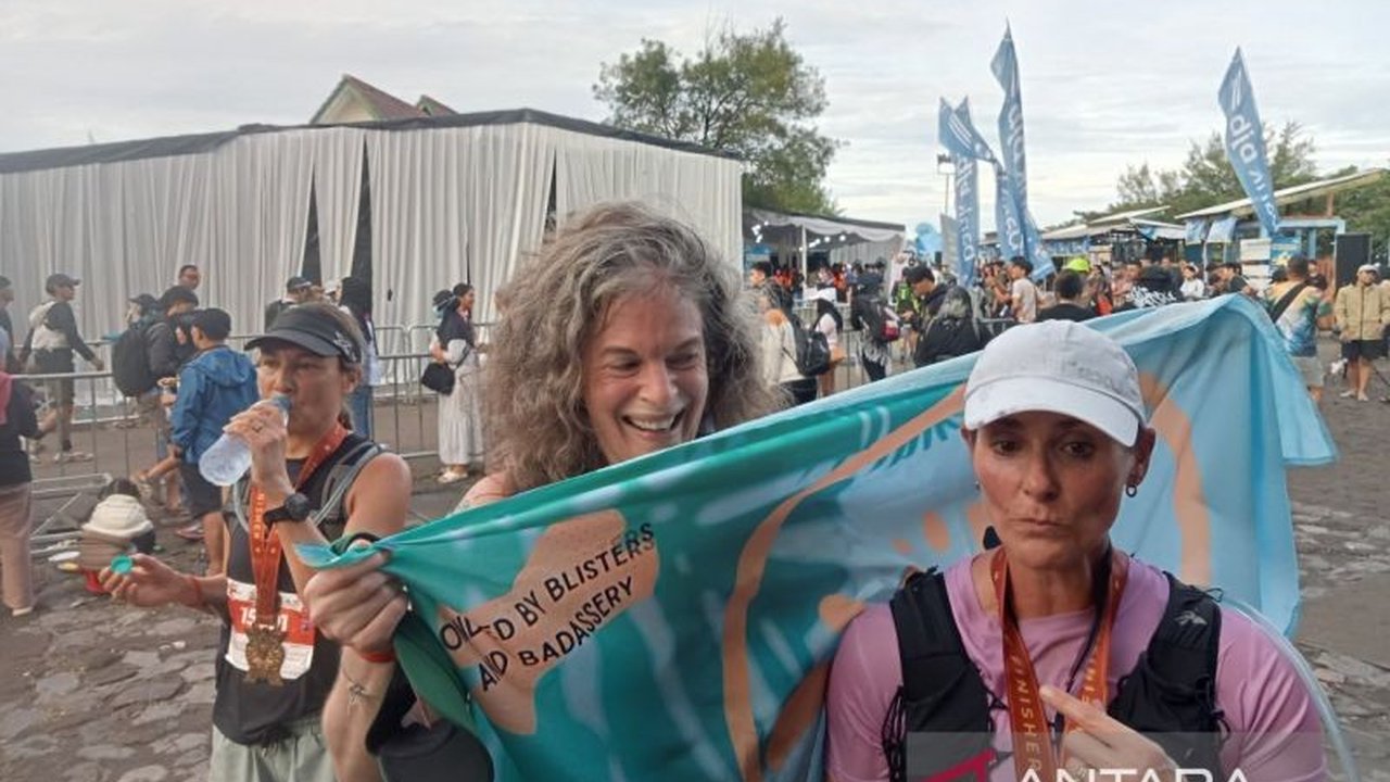 Event lari lintas alam Coast to Coast Night Trail Ultra di Laguna Pantai Depok, Bantul, sukses menarik ribuan peserta, termasuk pelari mancanegara, pada 14-15 Februari 2026, memperkuat posisi Yogyakarta sebagai destinasi sport tourism.