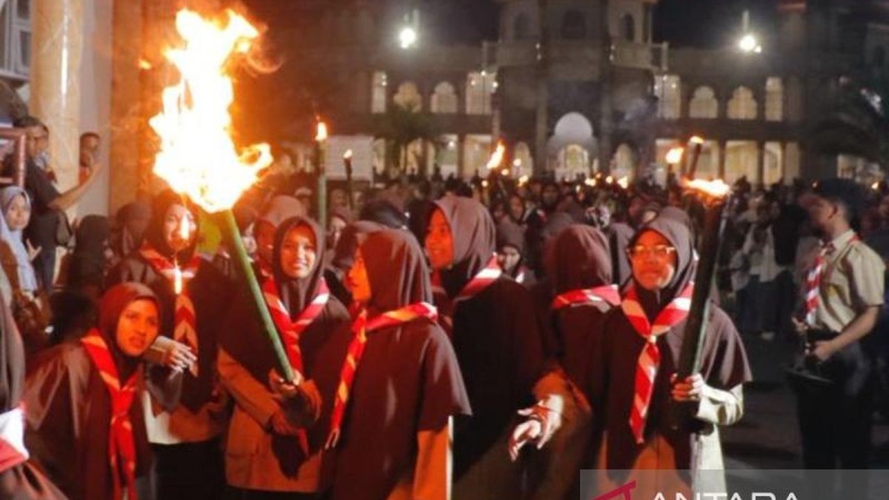 Sebanyak 1.800 siswa SMP dan SMA di Aceh Barat menggelar Pawai Obor Ramadhan 1447 H, menandai suka cita dan kesiapan menyambut bulan suci penuh berkah.