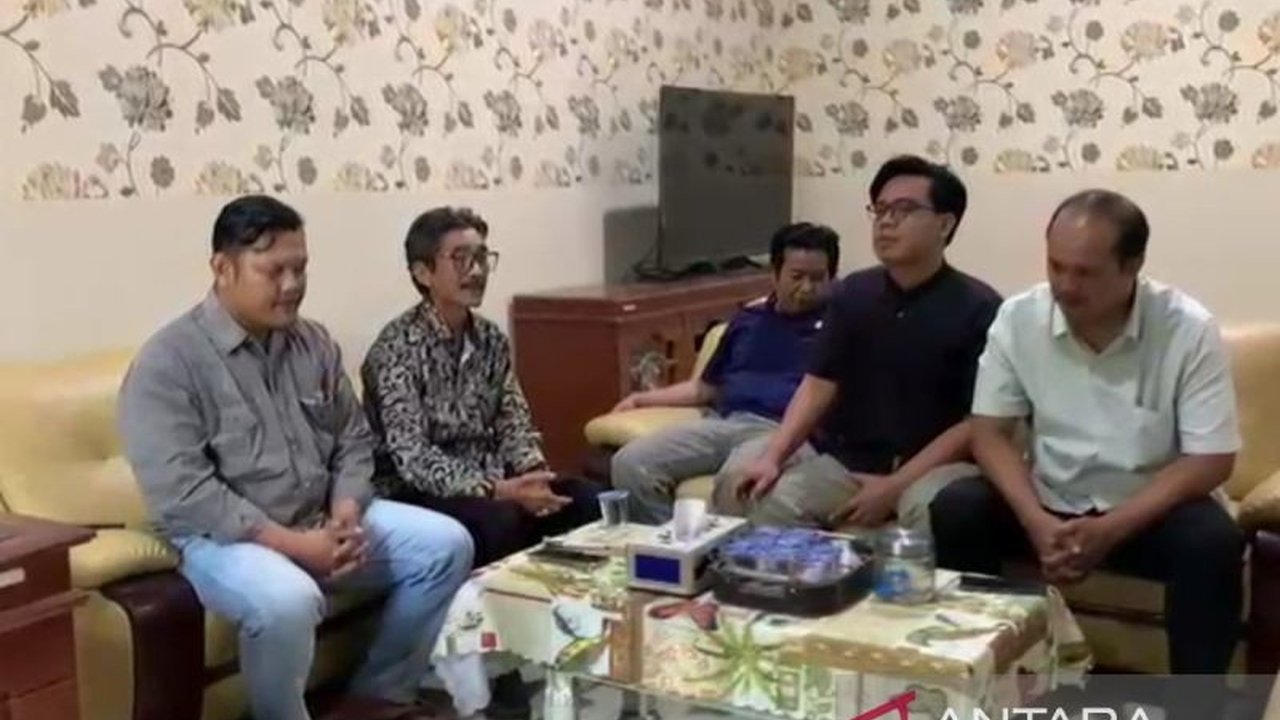 Dinas Dukcapil Kota Bengkulu tetap membuka pelayanan adminduk dan program Six in One selama libur panjang Imlek 2026, memastikan kemudahan bagi masyarakat mengurus dokumen penting.