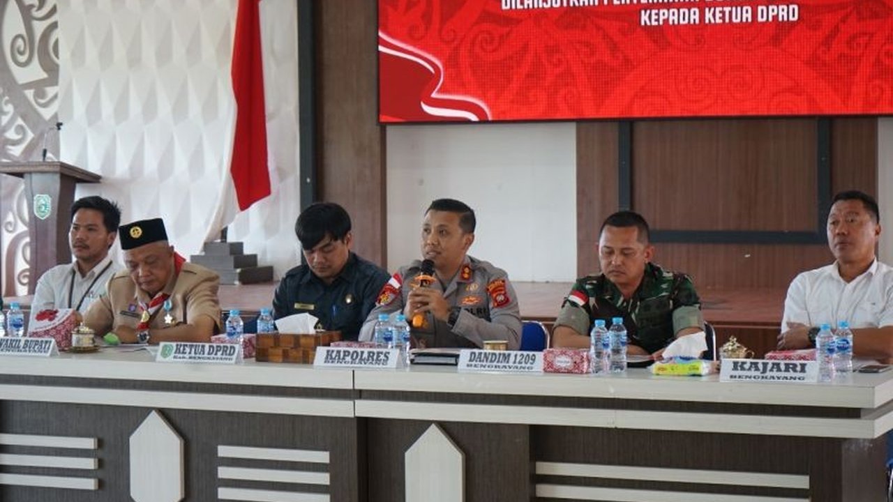 Dewan Perwakilan Rakyat Daerah (DPRD) Kabupaten Bengkayang mendesak pemerintah daerah untuk mempercepat implementasi Perda Pengakuan Hukum Adat guna melindungi hak masyarakat adat dan mencegah konflik agraria.