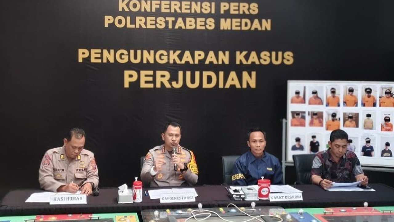 Dalam 100 hari terakhir, Polrestabes Medan berhasil melakukan Penangkapan Judi Polrestabes Medan terhadap 62 tersangka dari 33 kasus, mengungkap beragam modus operandi. Simak detail penindakan tegas ini!