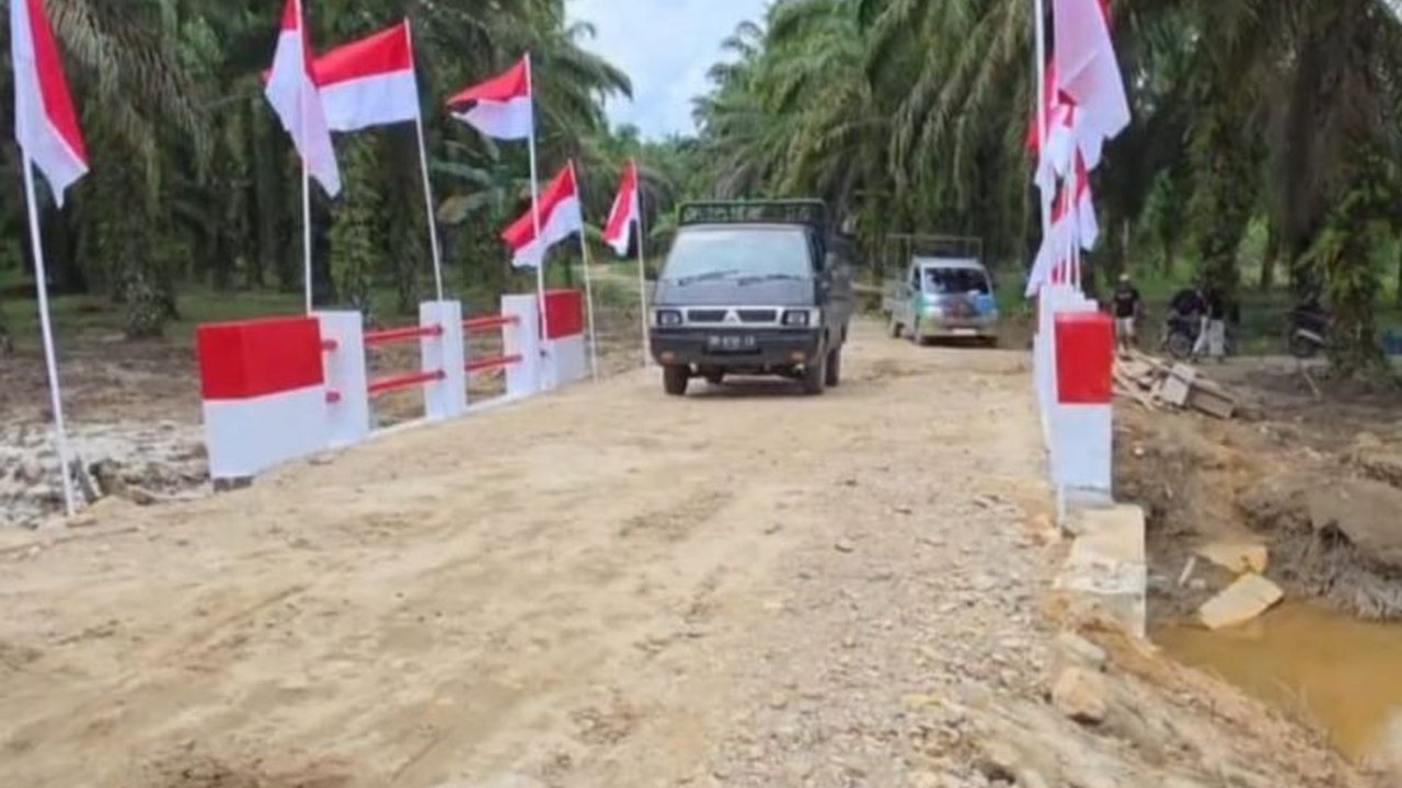 Satgas Gulbencal Kodam I/Bukit Barisan telah merampungkan pembangunan jembatan Armco di Tapanuli Selatan, memulihkan akses vital warga pasca-bencana. TNI Tuntaskan Jembatan Armco Tapanuli Selatan, kini masyarakat dapat beraktivitas normal kembali.