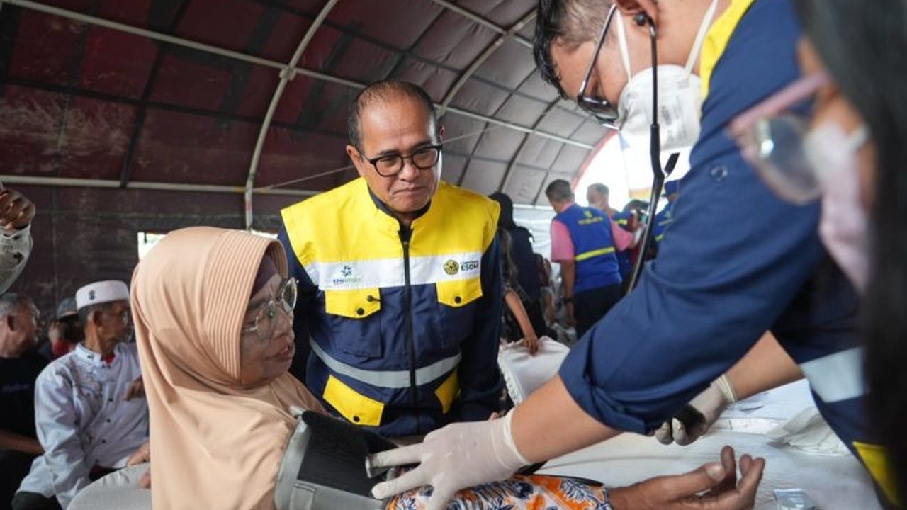 BPH Migas dan Ditjen Minerba berkolaborasi memberikan layanan kesehatan gratis bagi warga terdampak bencana di Aceh Tamiang. Simak detail lengkap program Layanan Kesehatan BPH Migas Ditjen Minerba Aceh Tamiang yang menyasar ribuan warga.