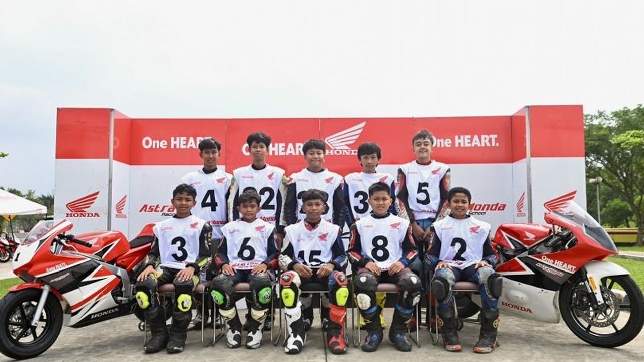 PT Astra Honda Motor (AHM) telah menyeleksi 10 pembalap muda Indonesia berbakat melalui Astra Honda Racing School (AHRS) 2026, yang dipersiapkan untuk mengukir prestasi di kancah balap internasional.
