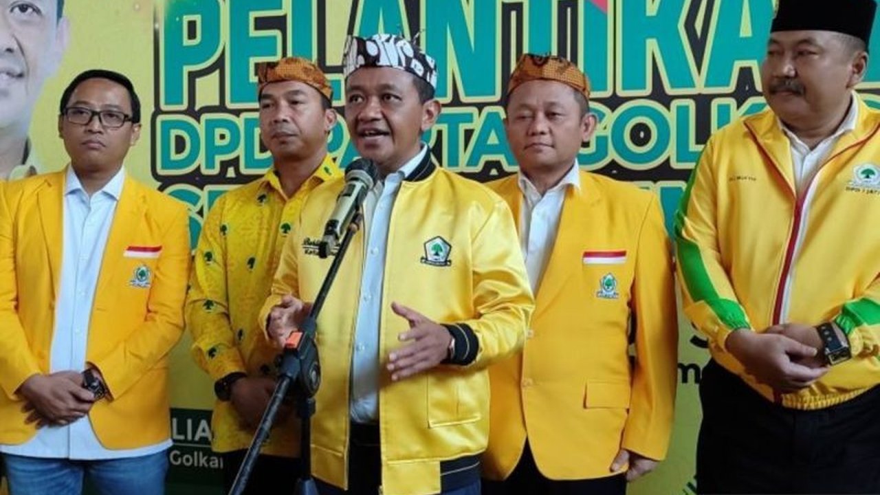 Ketua Umum Golkar Bahlil Lahadalia secara terang-terangan kembali mengajak Wakil Gubernur Jatim Emil Dardak untuk gabung Golkar, memunculkan spekulasi politik di tengah konsolidasi partai dan dinamika regional.