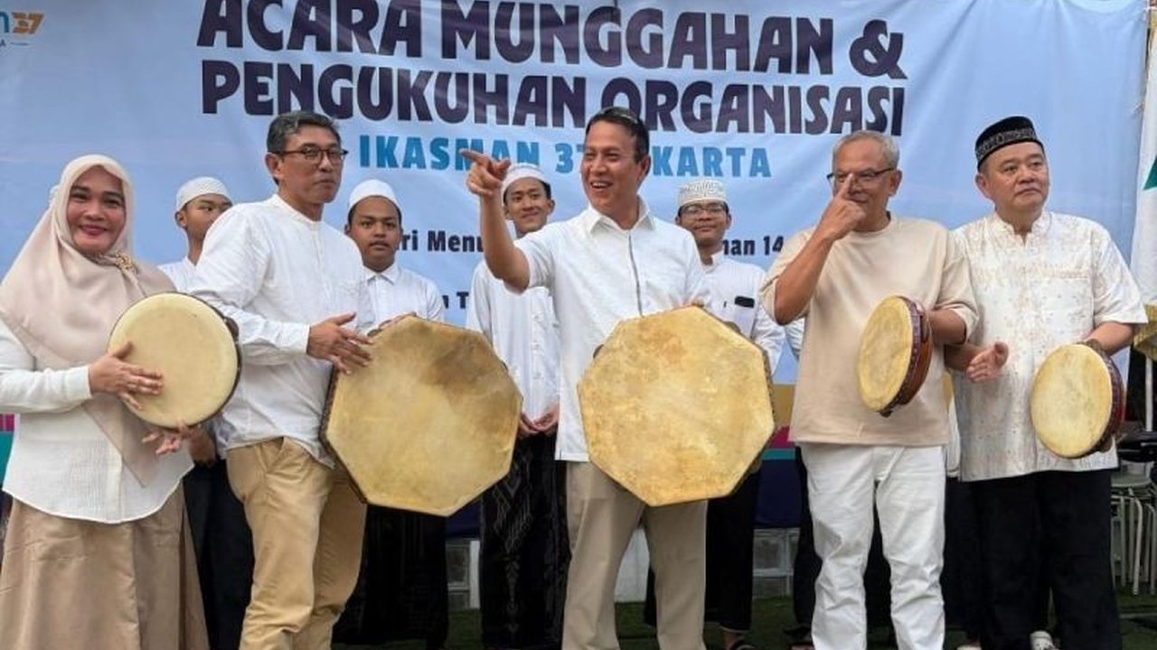 Ikatan Alumni SMAN 37 Jakarta (IKA SMAN 37) meluncurkan divisi UMKM untuk memberdayakan usaha alumni, sekaligus menegaskan dukungan terhadap kebijakan ekonomi Prabowonomics yang fokus pada stabilitas dan kemandirian ekonomi, membuat pembaca penasaran akan