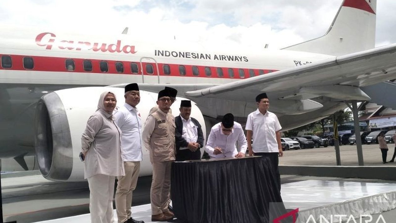 Pesawat utuh Garuda Indonesia di Asrama Haji Aceh hadir sebagai bentuk penghormatan Presiden Prabowo, sekaligus fasilitas edukasi manasik haji. Kehadiran pesawat edukasi haji Aceh ini diharapkan mempermudah calon jemaah.