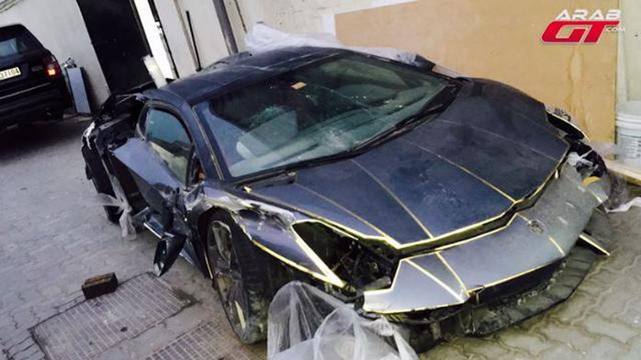 Seorang pria asal Uni Emirat Arab membeli Lamborghini Aventador ringsek bekas tabrakan dengan harga US$ 100 ribu atau sekira Rp 1,3 miliar.