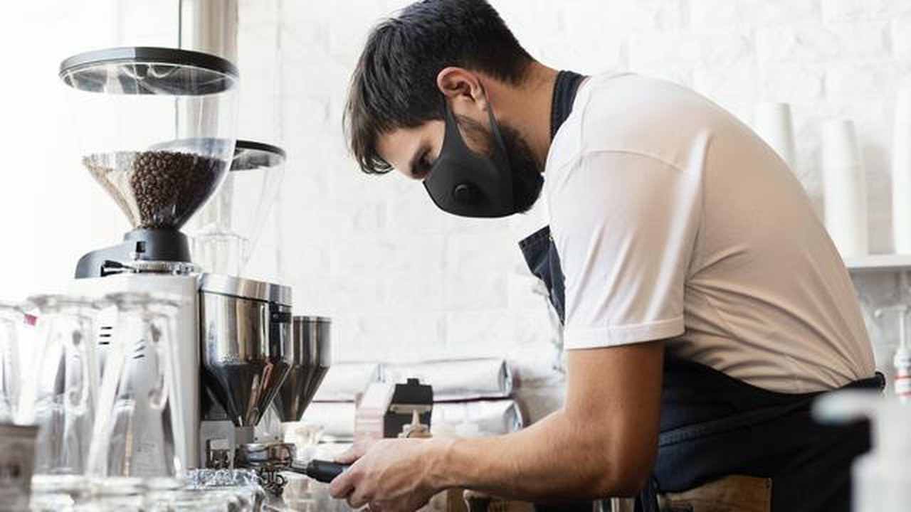 Ilustrasi Mahasiswa Kerja Part Time Jadi Barista (freepik)