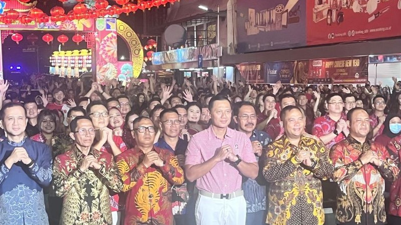 Menteri Koordinator Bidang Infrastruktur dan Pembangunan Kewilayahan (IPK) AHY merayakan Tahun Baru Imlek 2577 untuk pertama kalinya di Batam, menyoroti pentingnya harmoni multikultural dan peran Batam sebagai motor ekonomi regional.