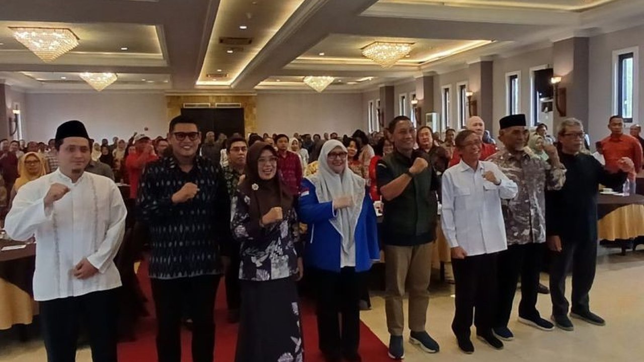DPRD Kota Kediri menyelenggarakan Pelatihan KKMP Kediri bagi pengurus Koperasi Kelurahan Merah Putih, bertujuan mengoptimalkan kinerja dan mengatasi masalah bongkar pasang kepengurusan demi kemajuan ekonomi kerakyatan.