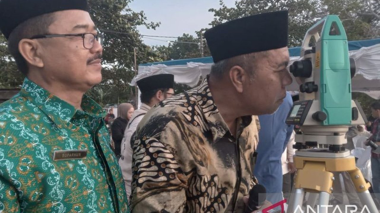 Tim perukyat di Belitung mengalami kendala saat Pengamatan Hilal Ramadhan Belitung karena awan tebal, membuat penetapan awal puasa bergantung pada keputusan Kemenag RI.