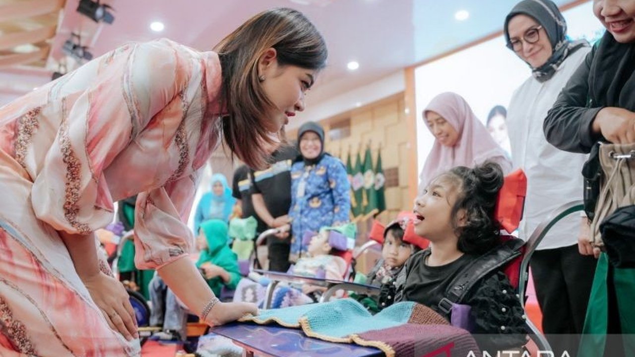 Tim Penggerak Pemberdayaan dan Kesejahteraan Keluarga (TP PKK) Provinsi Sumatera Utara (Sumut) menyerahkan 135 unit kursi roda adaptif khusus bagi anak penyandang cerebral palsy, dengan target penyaluran hingga 1.000 unit sepanjang tahun ini. Inisiatif ke