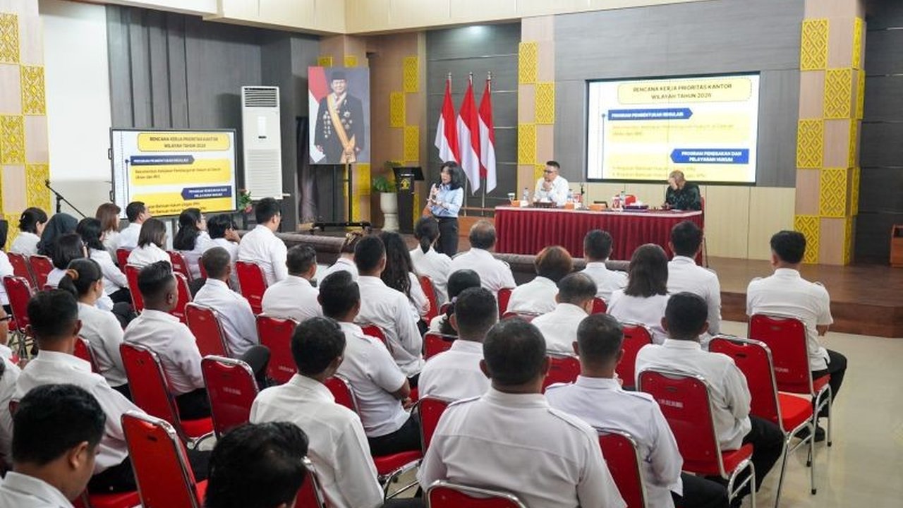 Badan Pembinaan Hukum Nasional (BPHN) mengintensifkan penguatan kebijakan hukum nasional di NTT, menyelaraskan implementasi pusat dengan karakteristik daerah. Bagaimana upaya ini menjamin akses keadilan bagi masyarakat?