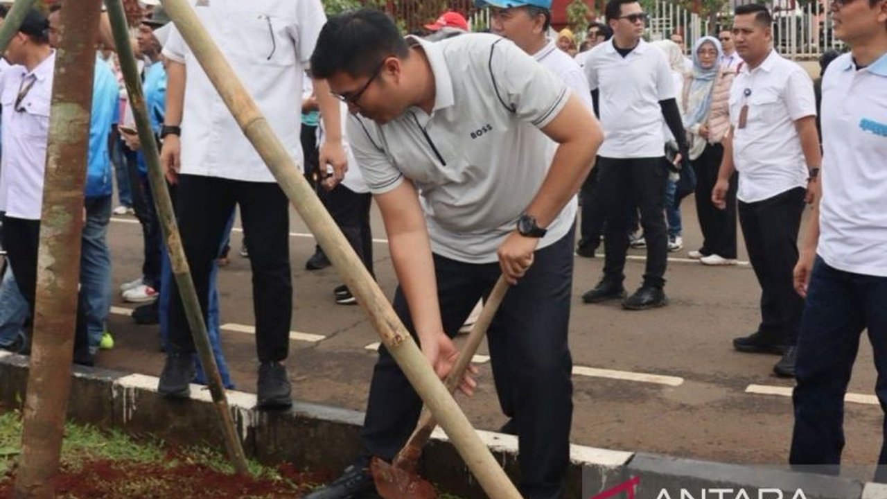 DPRD Kabupaten Bogor mengambil peran aktif dalam mendorong percepatan pemulihan RTH Pakansari pascabencana puting beliung, menandai komitmen menjaga kelestarian lingkungan dan ketahanan kawasan publik.