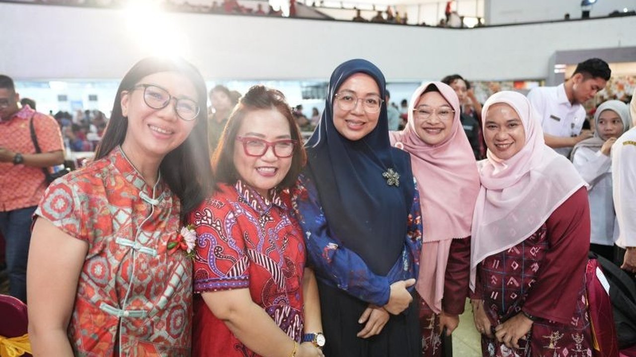 Ketua Tim Penggerak PKK Kota Makassar, Melinda Aksa Munafri, menegaskan Imlek Makassar bukan sekadar tradisi, melainkan momentum penting untuk mempererat persaudaraan di tengah keberagaman kota.