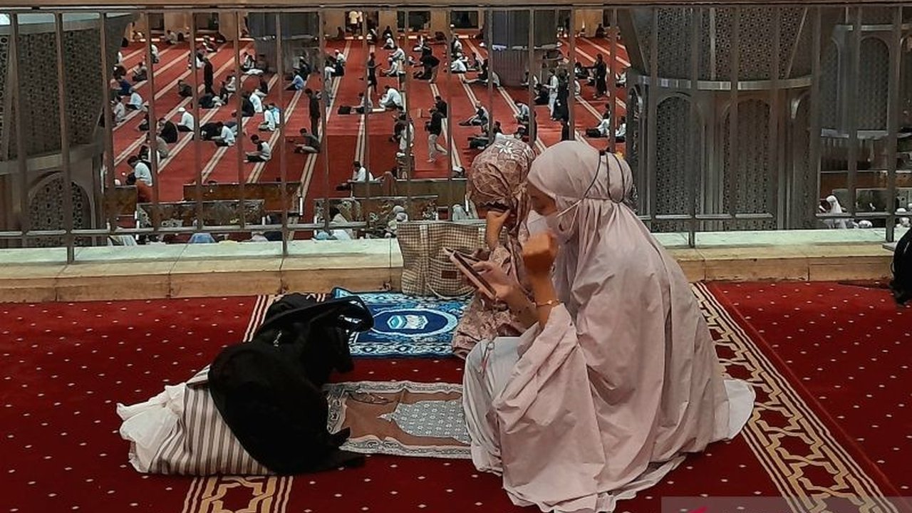 Sambut bulan suci, Masjid Istiqlal kembali hadir dengan program buka puasa gratis hingga 10 ribu porsi setiap harinya. Simak detail lengkap layanan inklusif dan kegiatan menarik lainnya di Istiqlal selama Ramadhan 1447 Hijriah.