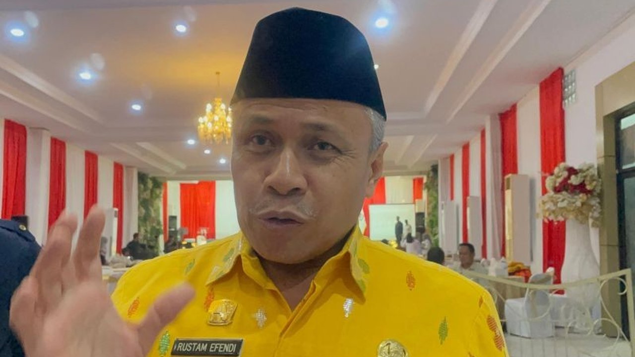 Pemerintah Kabupaten Donggala memastikan pelayanan publik tetap normal selama bulan suci Ramadhan 1447 Hijriah, meskipun ada penyesuaian jam kerja ASN. Pembaca akan mengetahui bagaimana komitmen Pemkab Donggala menjaga kualitas layanan tanpa hambatan.