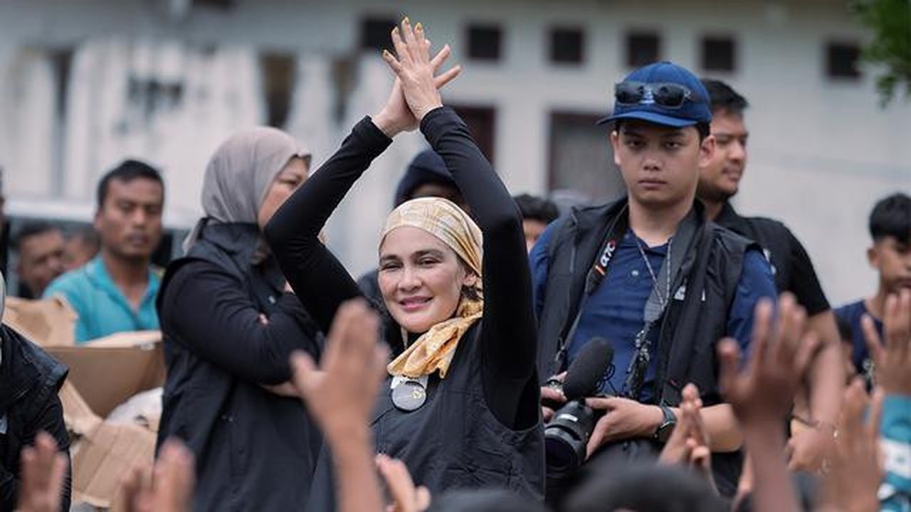 Luna Maya tinjau kondisi pascabencana di Takengon, Aceh Tengah, untuk melihat kerusakan, membawa bantuan, dan beri dukungan moral kepada korban. (Foto: Dok. Instagram @lunamaya)