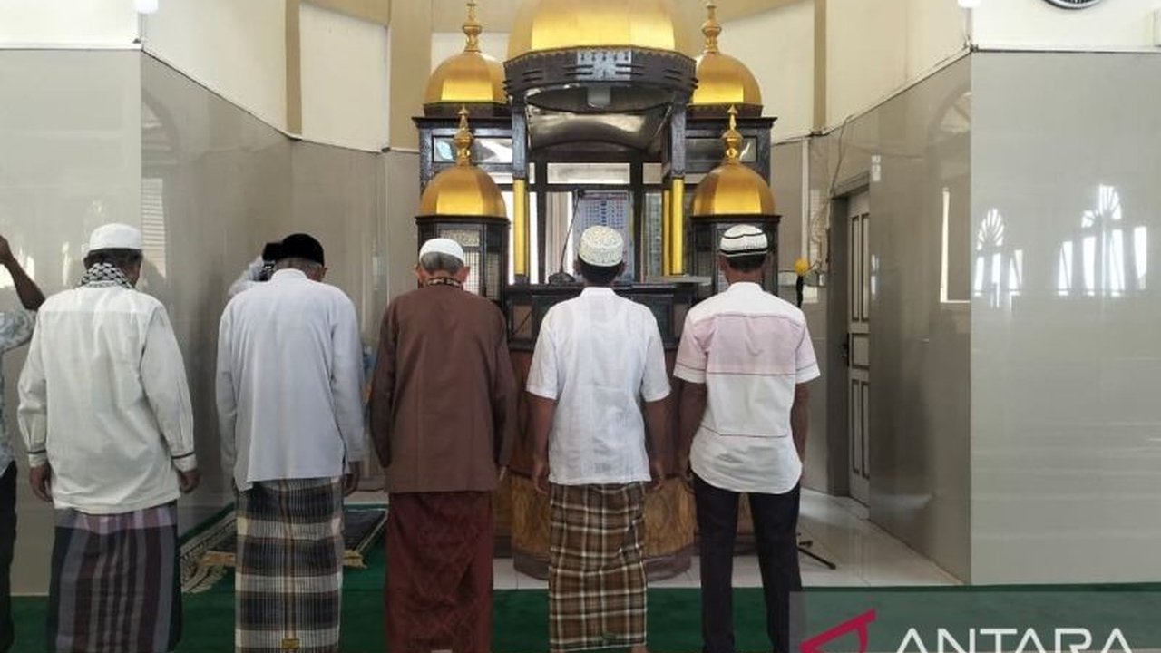 Di tengah pemulihan pascabencana, masyarakat Tanah Datar kembali menghidupkan Tradisi Sumbayang 40 Hari, sebuah kearifan lokal yang menguatkan spiritualitas dan kedisiplinan ibadah.