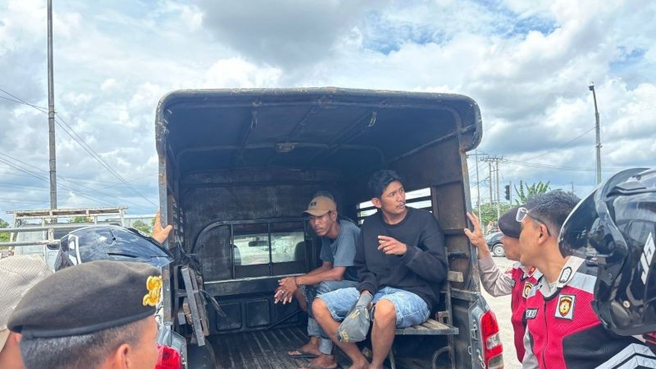 Polda Sumsel tertibkan premanisme di Tol Kramasan, amankan lima terduga pelaku yang meresahkan pengguna jalan. Simak detail penindakan ini untuk keamanan publik.