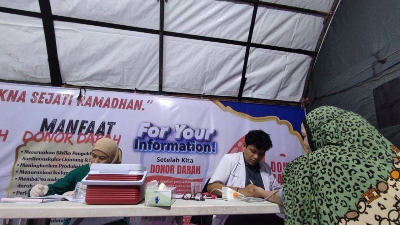 Palang Merah Indonesia (PMI) Makassar intensifkan kolaborasi dengan berbagai pihak demi menjaga ketersediaan stok darah Ramadhan yang vital bagi pasien, menargetkan 3.000 kantong darah.