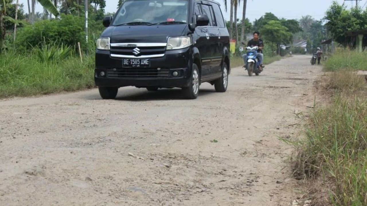 Polda Lampung Petakan Jalan Rusak dan titik rawan kecelakaan di sejumlah wilayah untuk memastikan keamanan pemudik Lebaran 2026. Waspadai lokasi-lokasi ini agar perjalanan Anda aman dan nyaman!